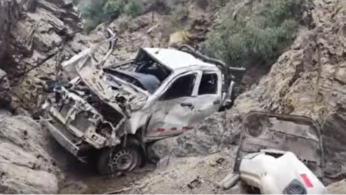 Camioneta cae a barranco y deja dos mineros muertos en Tupiza