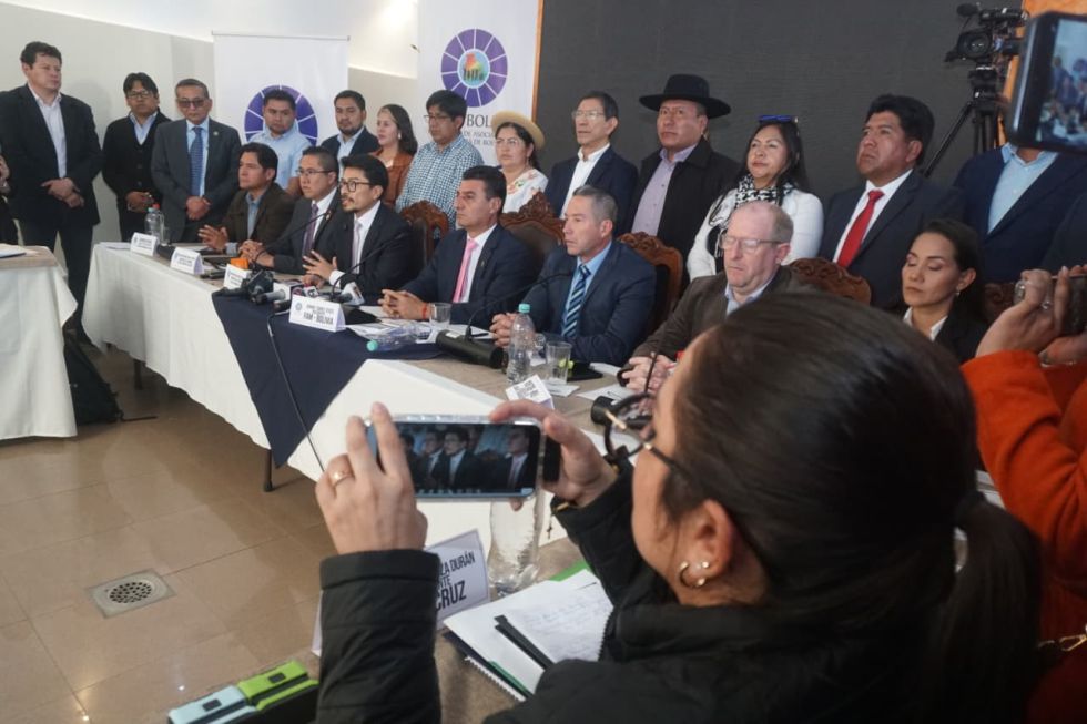 Agro lanza ultimátum y Paz descarta abrogar el decreto