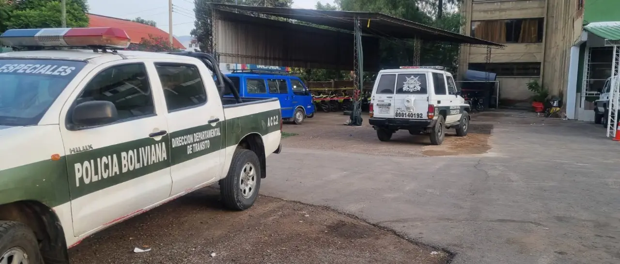 Triple colisión deja a cuatro personas heridas, entre ellos una niña, en una carretera de Tarija