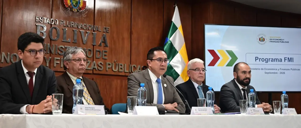 Habrá nuevos recortes y nuevos bonos tras el acuerdo con el FMI, señala ministro de Economía